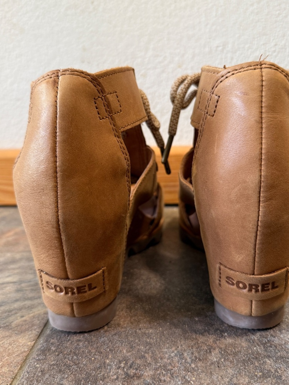 SOREL Joanie II Lace Wedge Sandals Heels Camel Tan Leather Women Size 9 - Picture 4 of 6